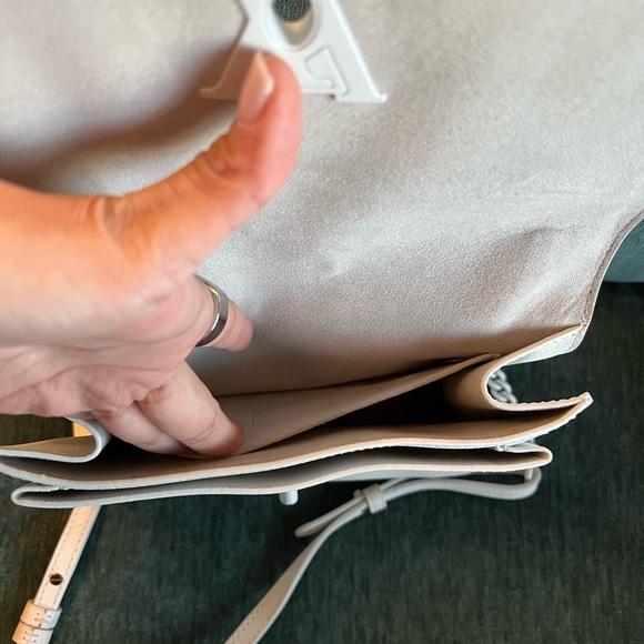 My lock me chain bag in WHITE - Picture 8 of 16